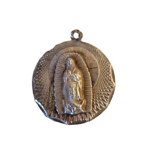 Silver Round Virgin Mary Madonna Miracle Holy Divine Radiant Spiritual Pendant